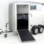 Humbaur Pferdeanhänger Notos Alu 2700 S |silber| Frontausstieg-Neu