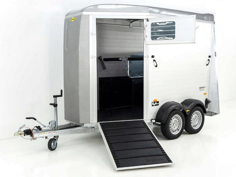 FERRD.png Humbaur Pferdeanhänger Notos Alu 2700 S |silber| Frontausstieg| Schraubfederfahrwerk – Bild 1
