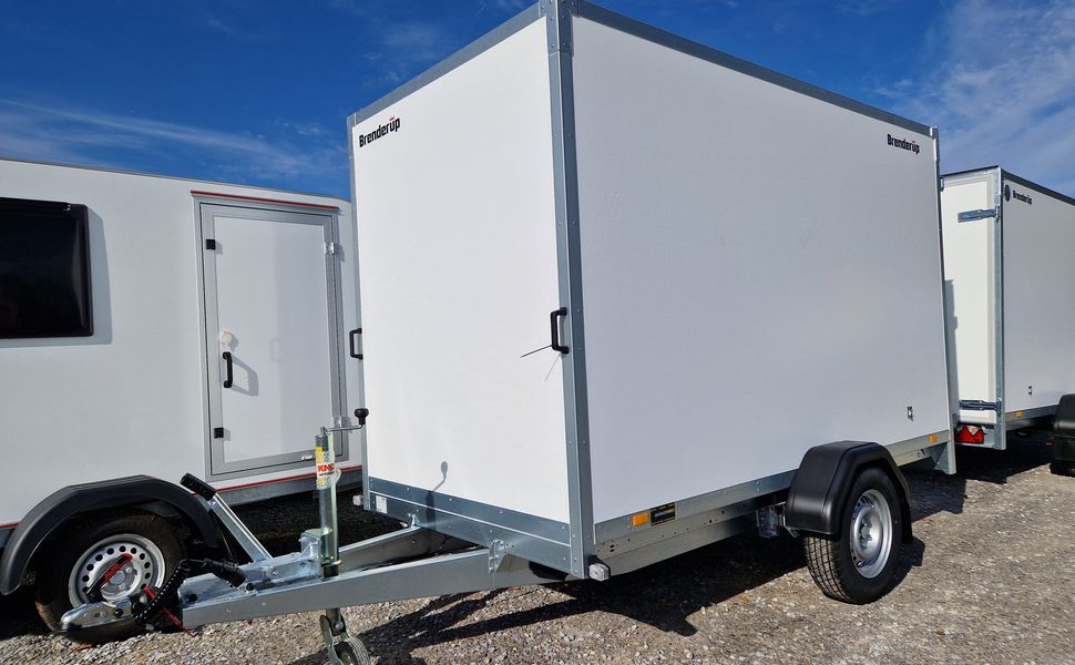 csm_20221012_131750_730c1ff8fa.jpg Brenderup Cargo Dynamic CD300 BD 300x155x185cm Hecktüren Wabenwände (M) 1300kg – Bild 1